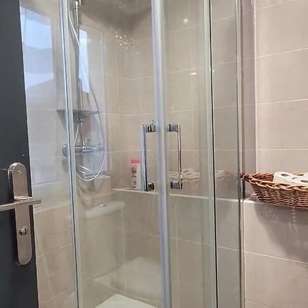 Coquet A 15mn De Paris Et 10 Mn De Stade De France, Wifi, Netflix, Apartment *