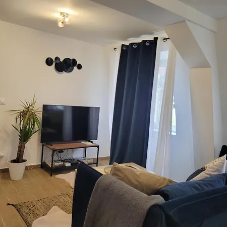Coquet A 15mn De Paris Et 10 Mn De Stade De France, Wifi, Netflix, * Groslay
