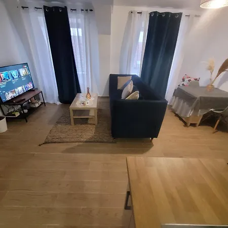 Coquet A 15mn De Paris Et 10 Mn De Stade De France, Wifi, Netflix, Apartment *